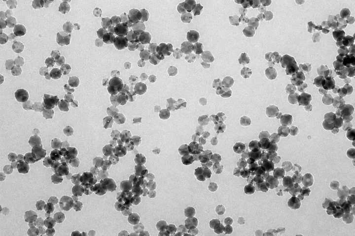 تصویر مفهومی TEM از پراکندگی نانوذرات در زمینه PVC